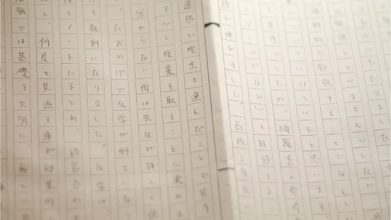 「一つのものを」と題された卒塾生の作文で実際の作文用紙に綺麗な文字で簡潔に書かれています